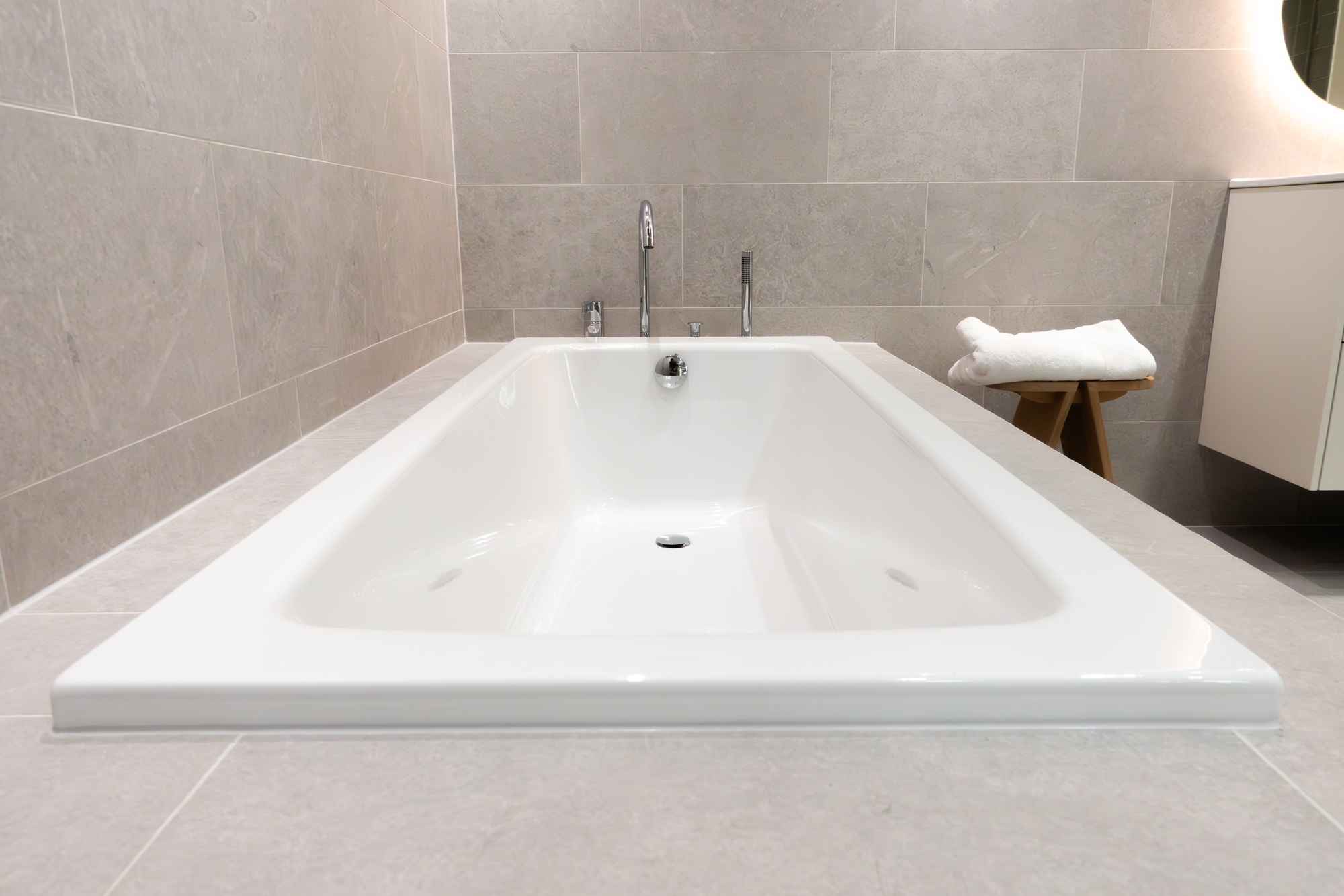 The Impact of Improper Cleaning on Fiberglass Tubs and How Refinishing Resets the Surface