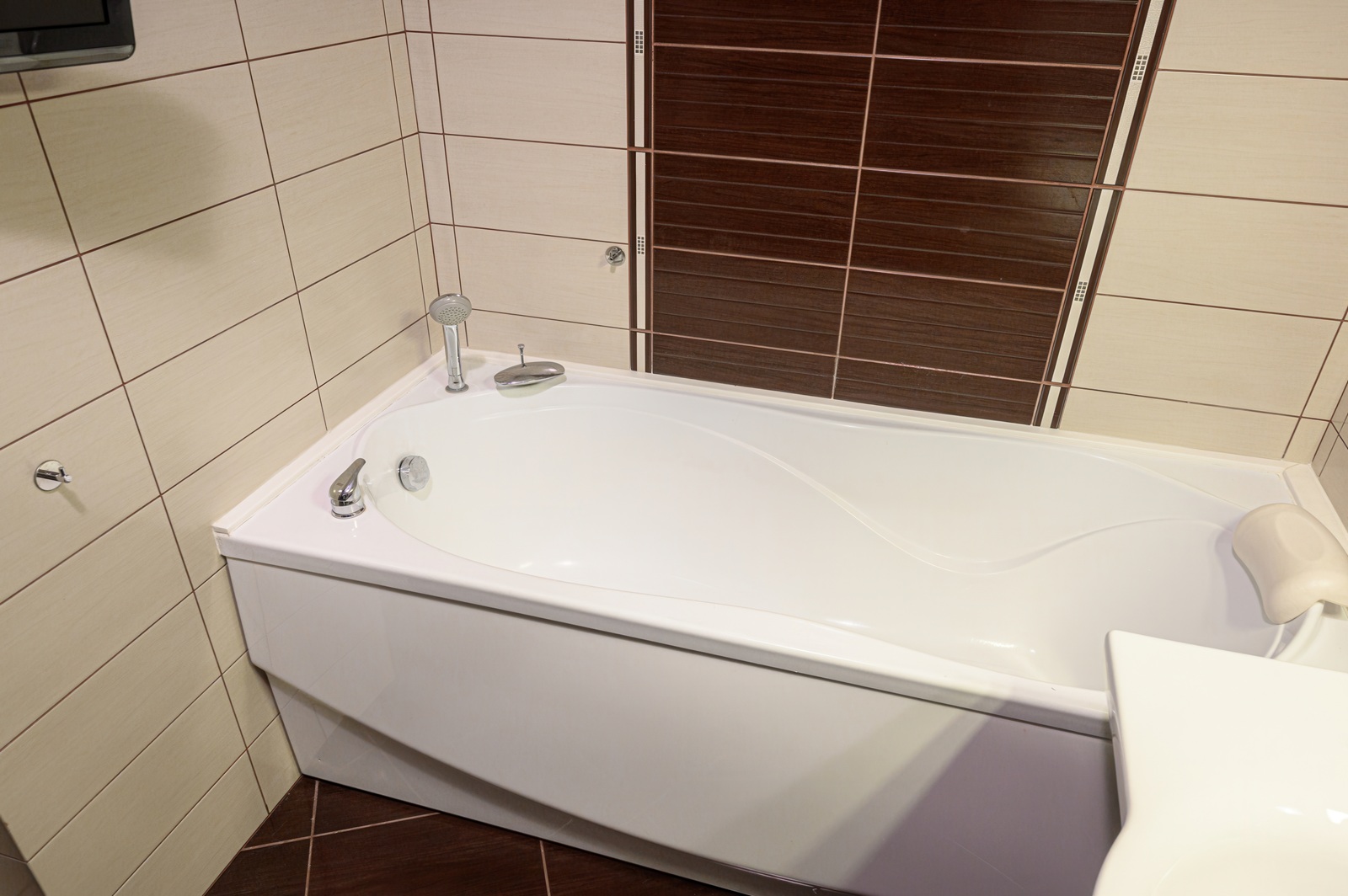 Why Acrylic Bathtubs Crack at These Specific Spots and What to Do Next