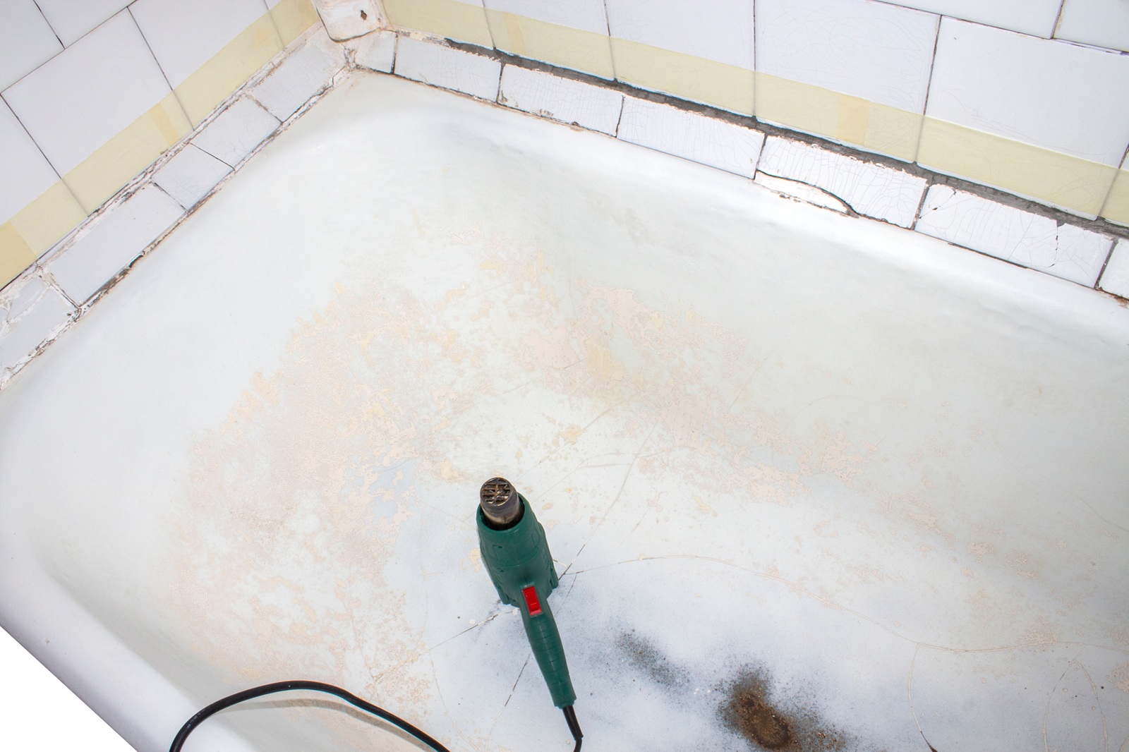 Why Fiberglass Bathtub Cracks Keep Getting Bigger and When You Must Act