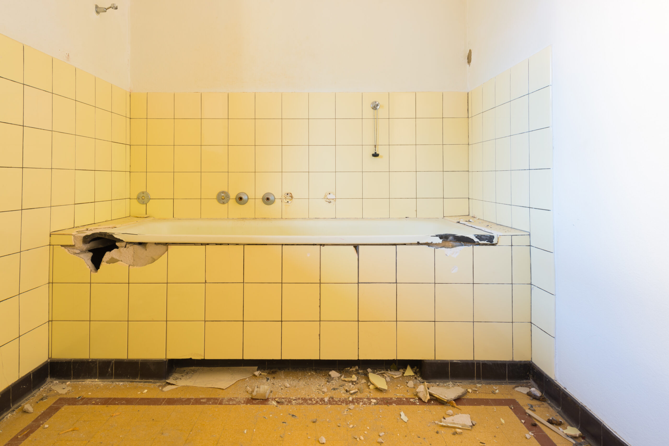 Reglazed Tub Showing Chips or Wear? How Professional Reglazing Restores It